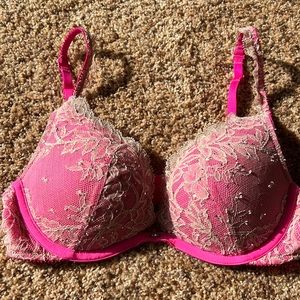 Victoria’s Secret size 32B Push up Bra